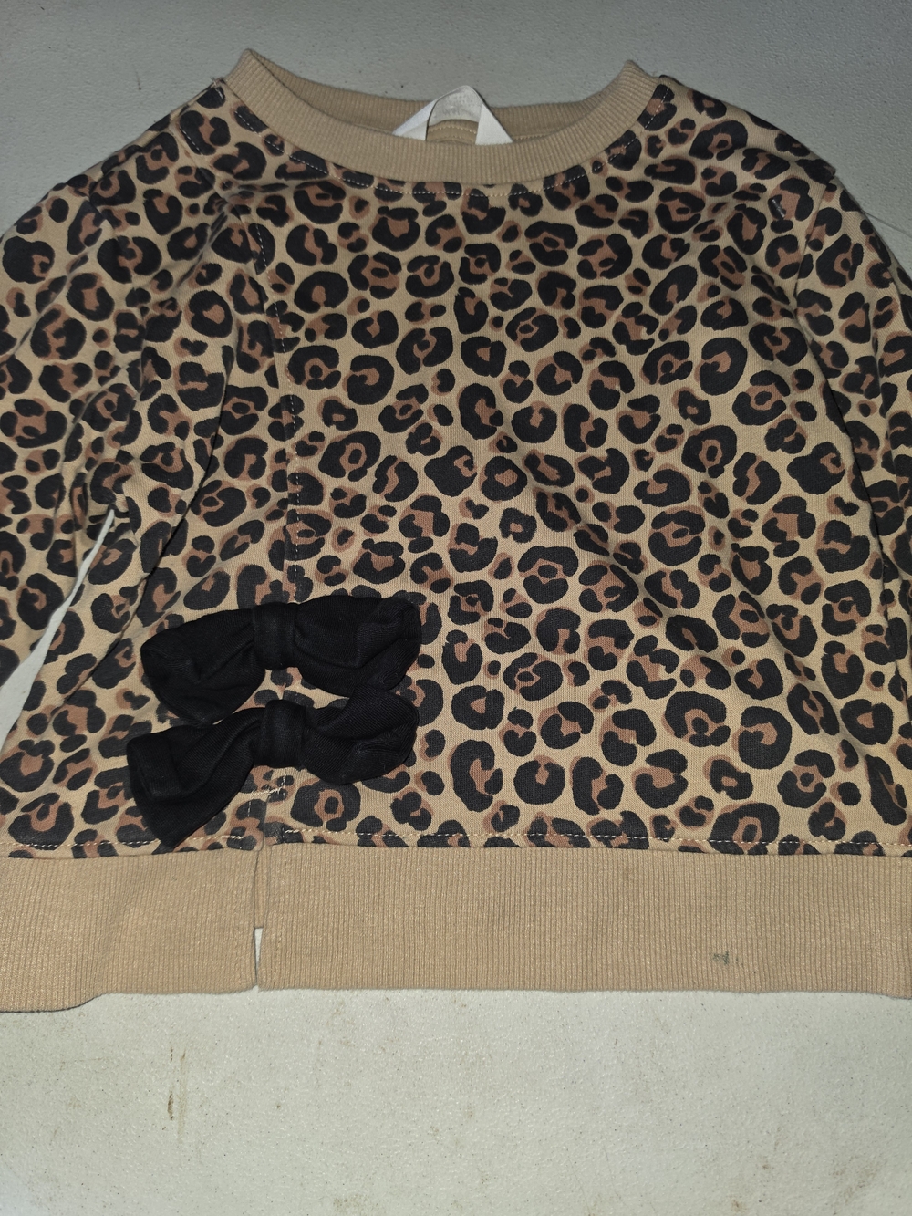H&M Girls Leopard Print Trendy Fall Sweatshirt Black Bow Detail Size 5/6
